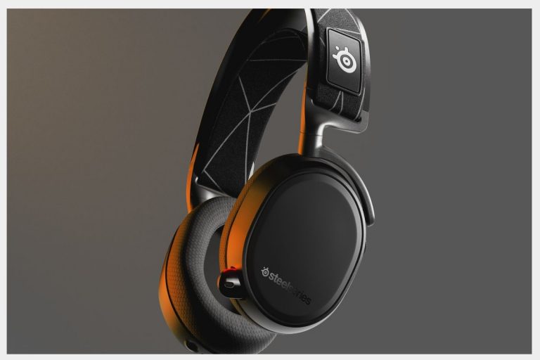 The Arctis 7 or Arctis Pro Headphones: Which One You Should Buy