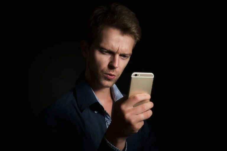 How to Read the Text Messages from Another Phone without Knowing