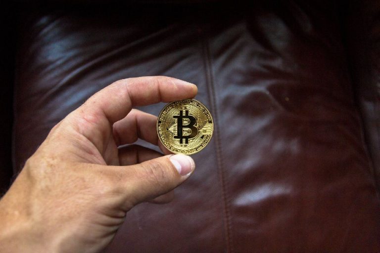 Start to bet with bitcoin on 1xBit