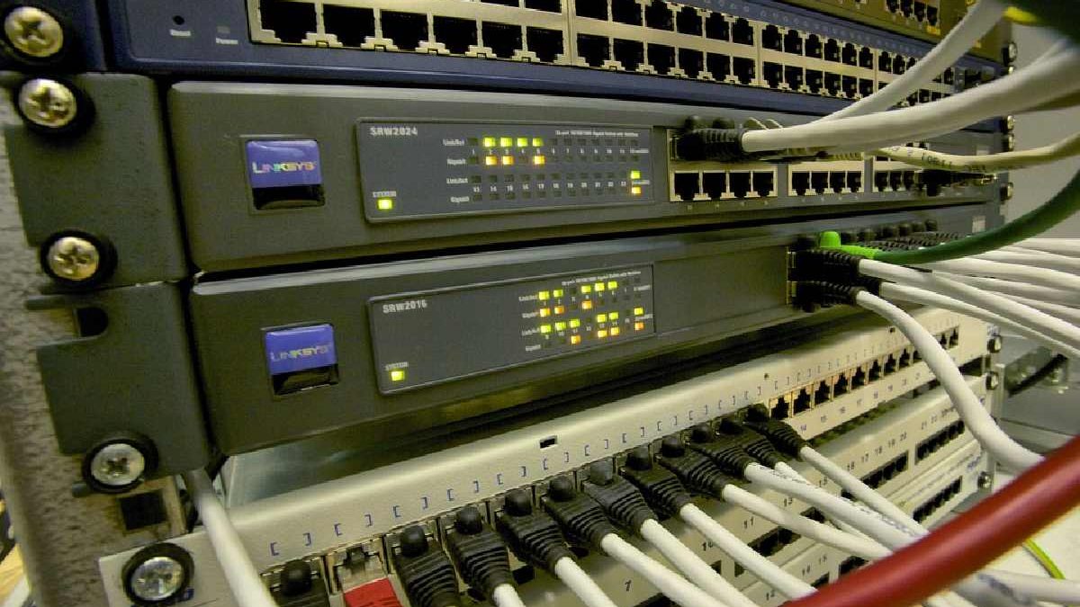 Managed vs. Unmanaged Switch What Is Right for Your Network?