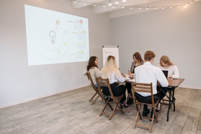 The 6 Best B2B Marketing Tools To Ensure Your Growth in 2022