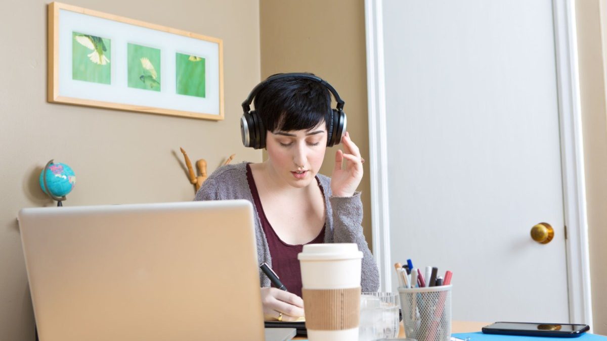 6 Reasons Why Students Should Try Transcription Jobs
