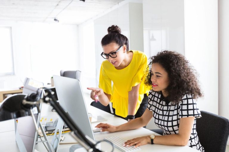 A Complete Guide on How to Hire a Web Designer