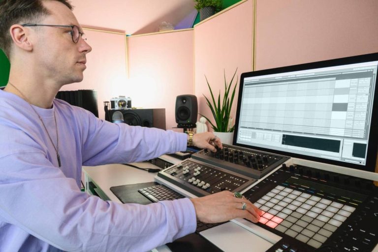 5 Powerful Features of Audio Visual Rental Software