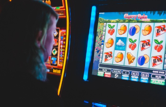 The evolution of slot machines in Canada